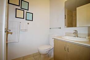 Livingsuites Toronto - 20 Blue Jays Way