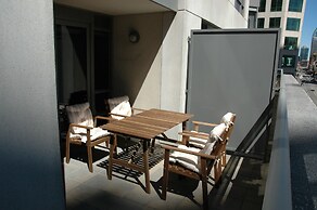 Livingsuites Toronto - 20 Blue Jays Way