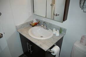 Livingsuites Toronto - 20 Blue Jays Way