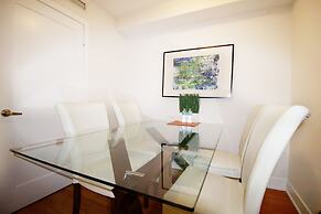 Livingsuites Toronto - 20 Blue Jays Way