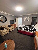 Tulip Motel