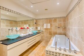 Le Domaine Anse Marcel Beach Resort