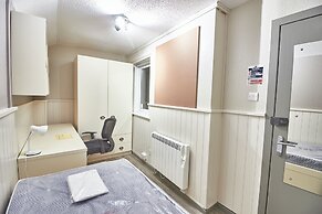 Destiny Student Meadow Court - Campus Accommodation