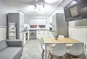 Destiny Student Meadow Court - Campus Accommodation