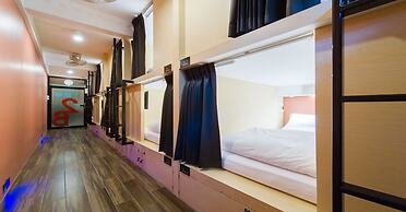 Matchbox Bangkok Hostel