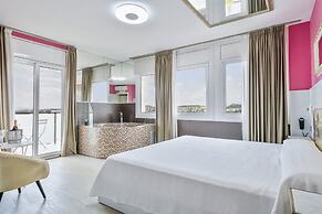 Hotel H
