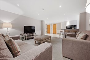 White Hart Hotel & Apartments