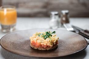 White Hart Hotel & Apartments