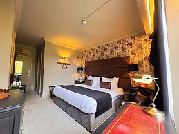 White Hart Hotel & Apartments