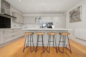 White Hart Hotel & Apartments