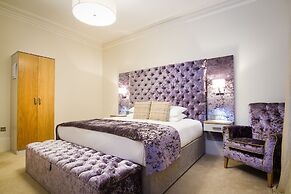 White Hart Hotel & Apartments