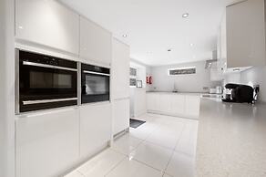 White Hart Hotel & Apartments