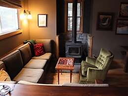 Algonquin Cottage Outpost