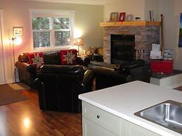 Algonquin Cottage Outpost