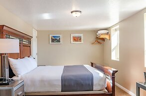 Mountain Ridge Cabins and Lodging