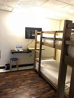 New iHouse Hotel - Hostel