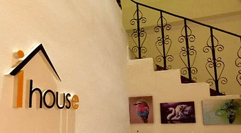 New iHouse Hotel - Hostel