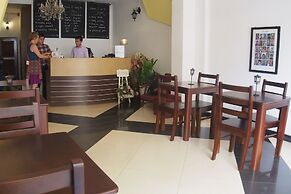 New iHouse Hotel - Hostel