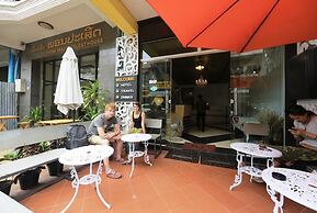 New iHouse Hotel - Hostel