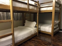 New iHouse Hotel - Hostel