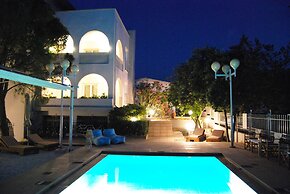 Chrysiida Luxury Suites