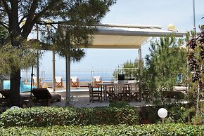 Chrysiida Luxury Suites