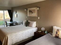 Wheeler on the Bay Lodge & Marina