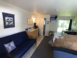 Wheeler on the Bay Lodge & Marina