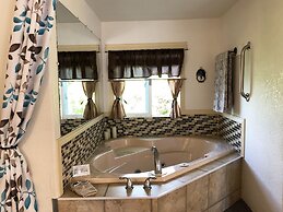 Wheeler on the Bay Lodge & Marina