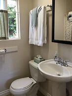 Wheeler on the Bay Lodge & Marina