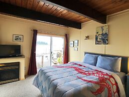 Wheeler on the Bay Lodge & Marina