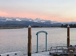 Wheeler on the Bay Lodge & Marina