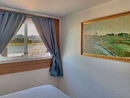 Wheeler on the Bay Lodge & Marina