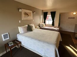 Wheeler on the Bay Lodge & Marina