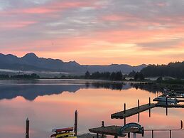 Wheeler on the Bay Lodge & Marina