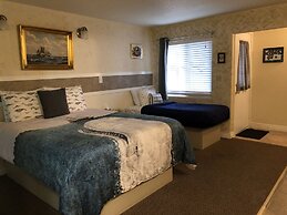 Wheeler on the Bay Lodge & Marina