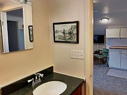 Wheeler on the Bay Lodge & Marina