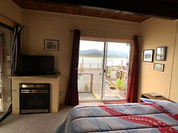 Wheeler on the Bay Lodge & Marina