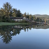 Wheeler on the Bay Lodge & Marina