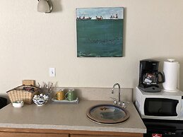 Wheeler on the Bay Lodge & Marina