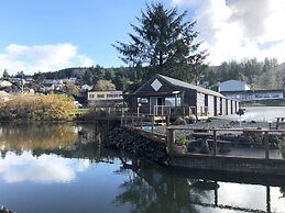 Wheeler on the Bay Lodge & Marina