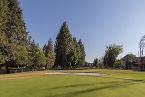 Capital O La Huerta Golf & Hotel