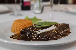 Capital O La Huerta Golf & Hotel