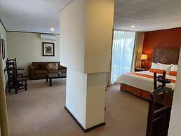 Capital O La Huerta Golf & Hotel