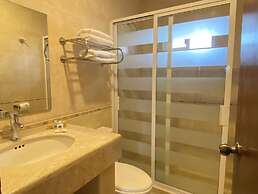 Capital O La Huerta Golf & Hotel