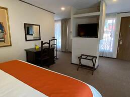 Capital O La Huerta Golf & Hotel