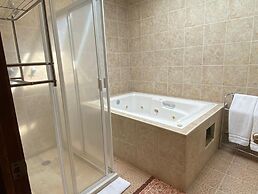 Capital O La Huerta Golf & Hotel