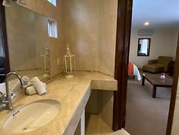 Capital O La Huerta Golf & Hotel