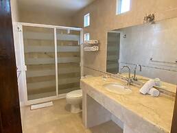 Capital O La Huerta Golf & Hotel