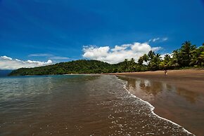 Playa de Oro Lodge